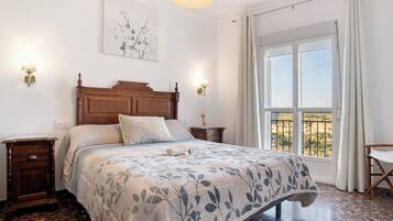 3 slaapkamers, een strijkplank/strijkijzer, gratis wifi, beddengoed