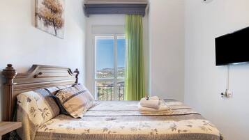 3 chambres, fer et planche à repasser, Wi-Fi gratuit, draps fournis