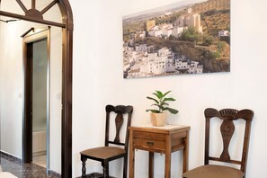 Interior - Holiday Home 'El Aroma Del Dulce' with Mountain View, Wi-Fi and Air Conditioning (Setenil de las Bodegas)