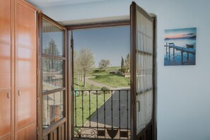 Interior - Holiday Home 'Do Camino' with Private Terrace, Balcony and Wi-Fi (Villalcázar de Sirga)