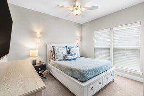 3 bedrooms, desk, iron/ironing board, free WiFi