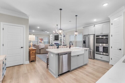 Steps From the Beach | Kid-Friendly Loft | Coastal Luxury