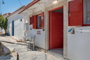 Exterior detail - Villa 'Christina 2 Kythnos' with Sea View, Wi-Fi and Air Conditioning (Driopida)