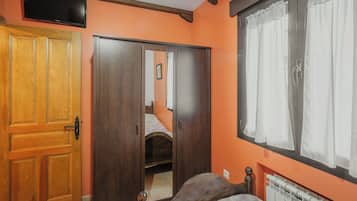 4 bedrooms, free WiFi, bed sheets
