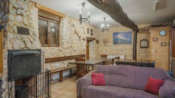 Televisión, chimenea