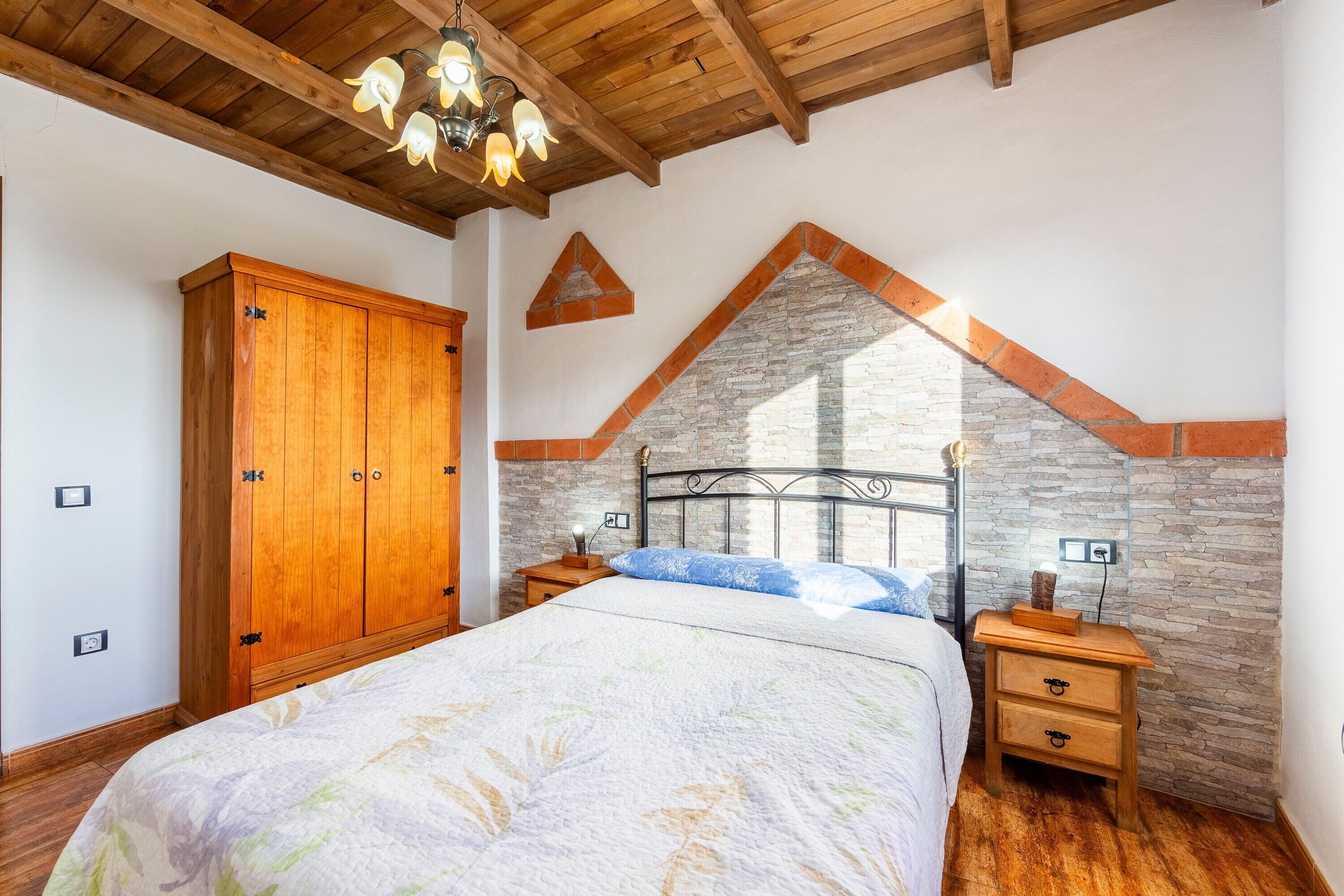 5 habitaciones, wifi gratis y ropa de cama 