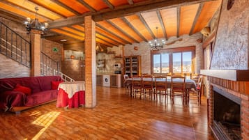 Télévision, cheminée