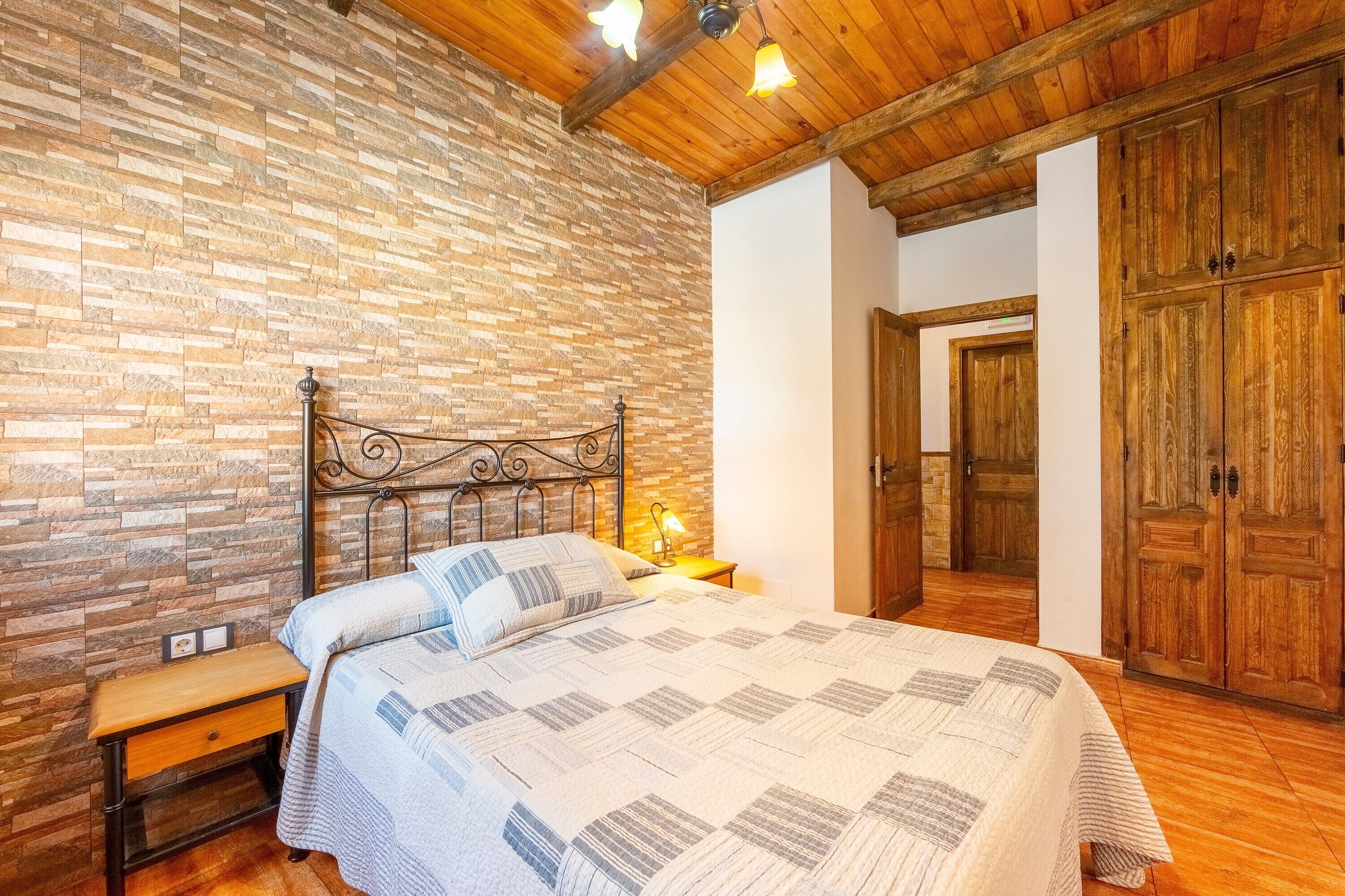 6 habitaciones, wifi gratis y ropa de cama 