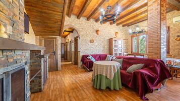 Télévision, cheminée