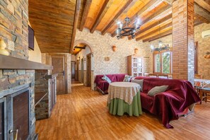 TV, fireplace - ''Casa Rural La Jirola - El Mirador'' with Mountain View, Wi-Fi and Air Conditioning (Abrucena)