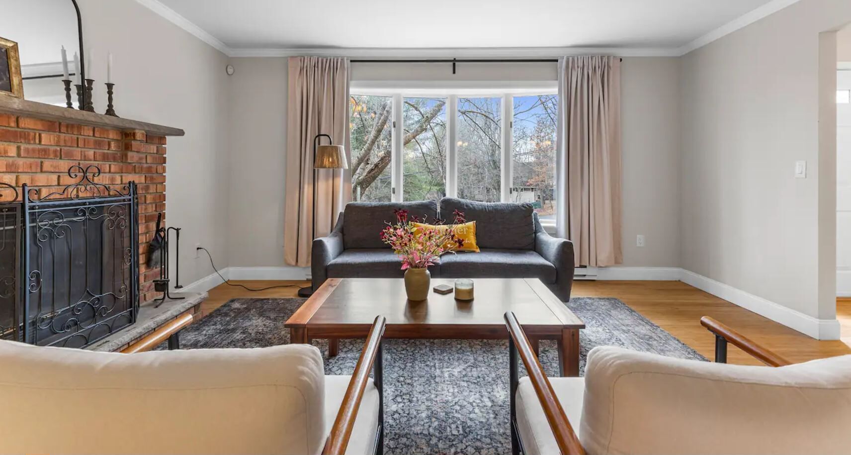 Smart-TV, videospill, fotballspill og bordtennis