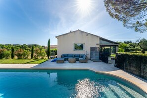 Pool - Holiday Home “Mas Lis Amélie” with Mountain View, Wi-Fi and Air Conditioning (Eygalières)