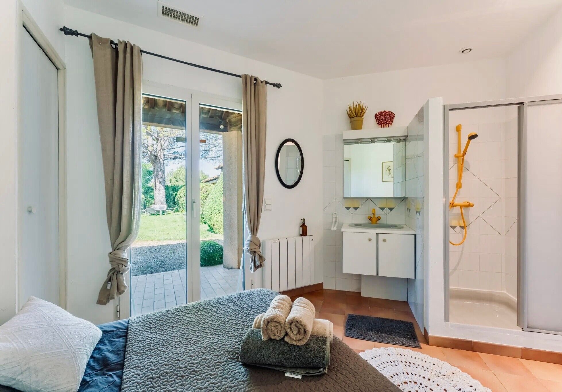 4 habitaciones, tabla de planchar con plancha y wifi gratis 