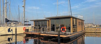 Houseboat Fjord Cirrus with bio sauna and roof terrace in Wendtorf