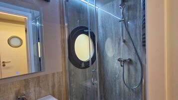 Dusche, Seife, Shampoo, Toilettenpapier