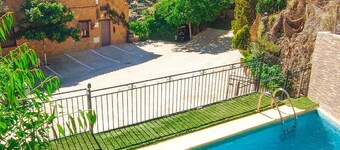 Country House 'Casa Rural La Jirola -La Vivienda 1' with Mountain View, Wi-Fi and Air Conditioning