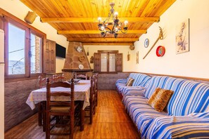 Dining - Country House 'Casa Rural La Jirola -Vivienda 2' with Mountain View, Wi-Fi, and Air Conditioning (Abrucena)