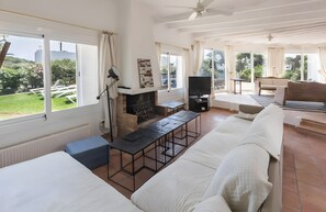 5 bedrooms, desk, iron/ironing board, free WiFi