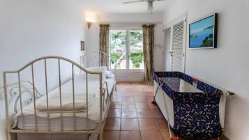 5 camere, una scrivania, ferro/asse da stiro, Wi-Fi gratuito