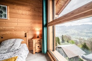 7 bedrooms, iron/ironing board, free WiFi, bed sheets