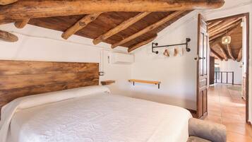 6 habitaciones, tabla de planchar con plancha y ropa de cama