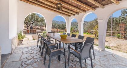 Country House 'Las Cabrillas La Nava' with Mountain View, Private Pool and Air Conditioning