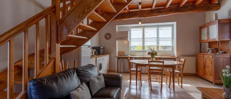 Televisión y chimenea