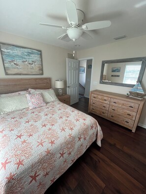 2 bedrooms, iron/ironing board, WiFi, bed sheets - San Carlos Island HideAWay. Private waterfront 2-bedroom. Fort Myers Beach (Fort Myers Beach)