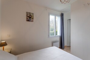 2 slaapkamers, een strijkplank/strijkijzer, gratis wifi