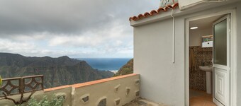 Vacation Home 'Los Pinos' with Sea View and Private Terrace