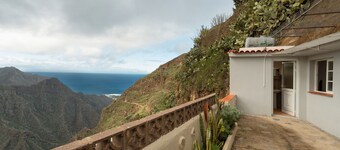 Vacation Home 'Los Pinos' with Sea View and Private Terrace