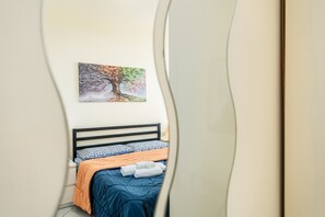 2 bedrooms, iron/ironing board, free WiFi, bed sheets - Holiday Home 'La Casina Gialla' with Private Garden and Air Conditioning (Lucca)