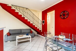 Interior - Holiday Home 'La Casina Gialla' with Private Garden and Air Conditioning (Lucca)