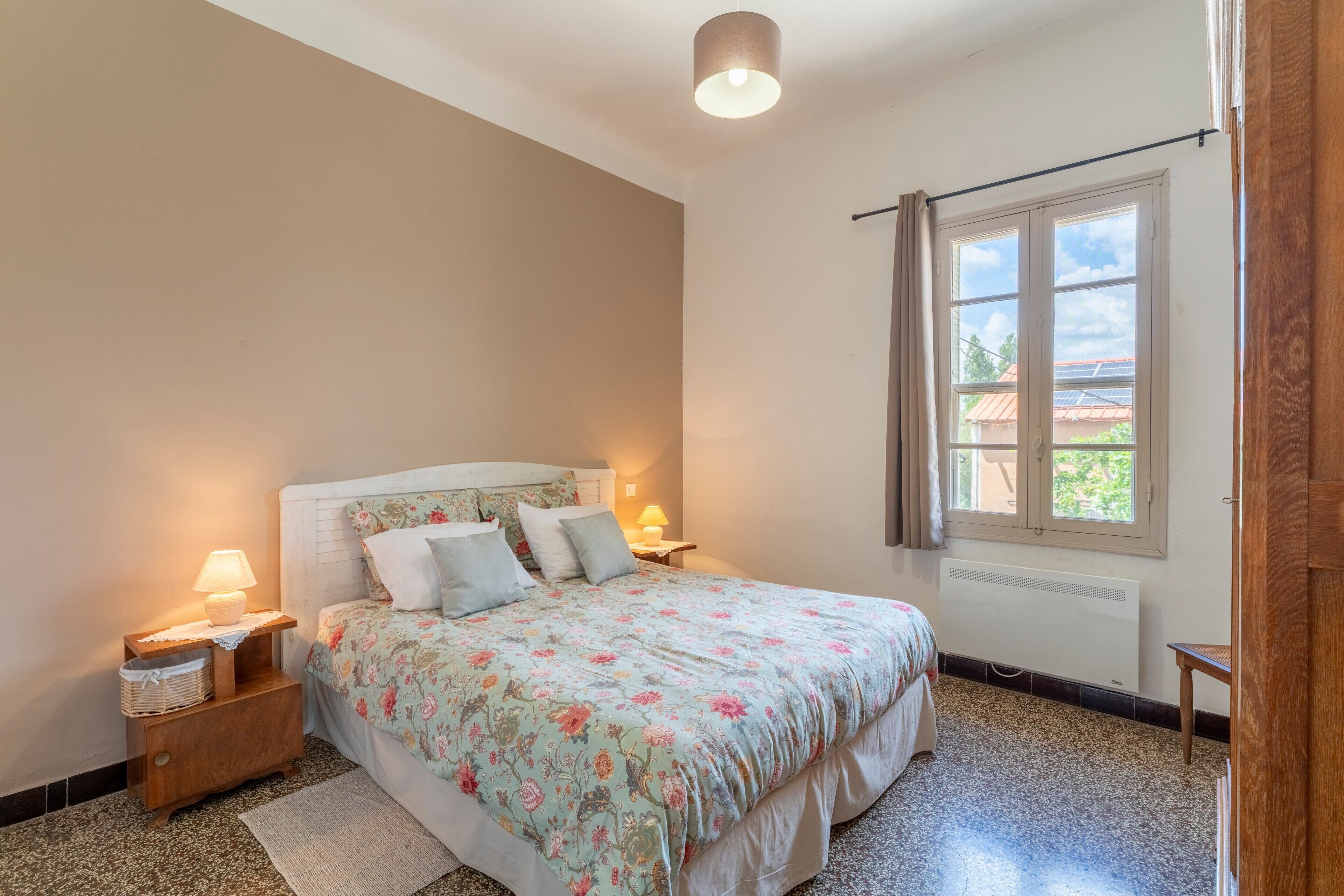 5 habitaciones, tabla de planchar con plancha y wifi gratis 