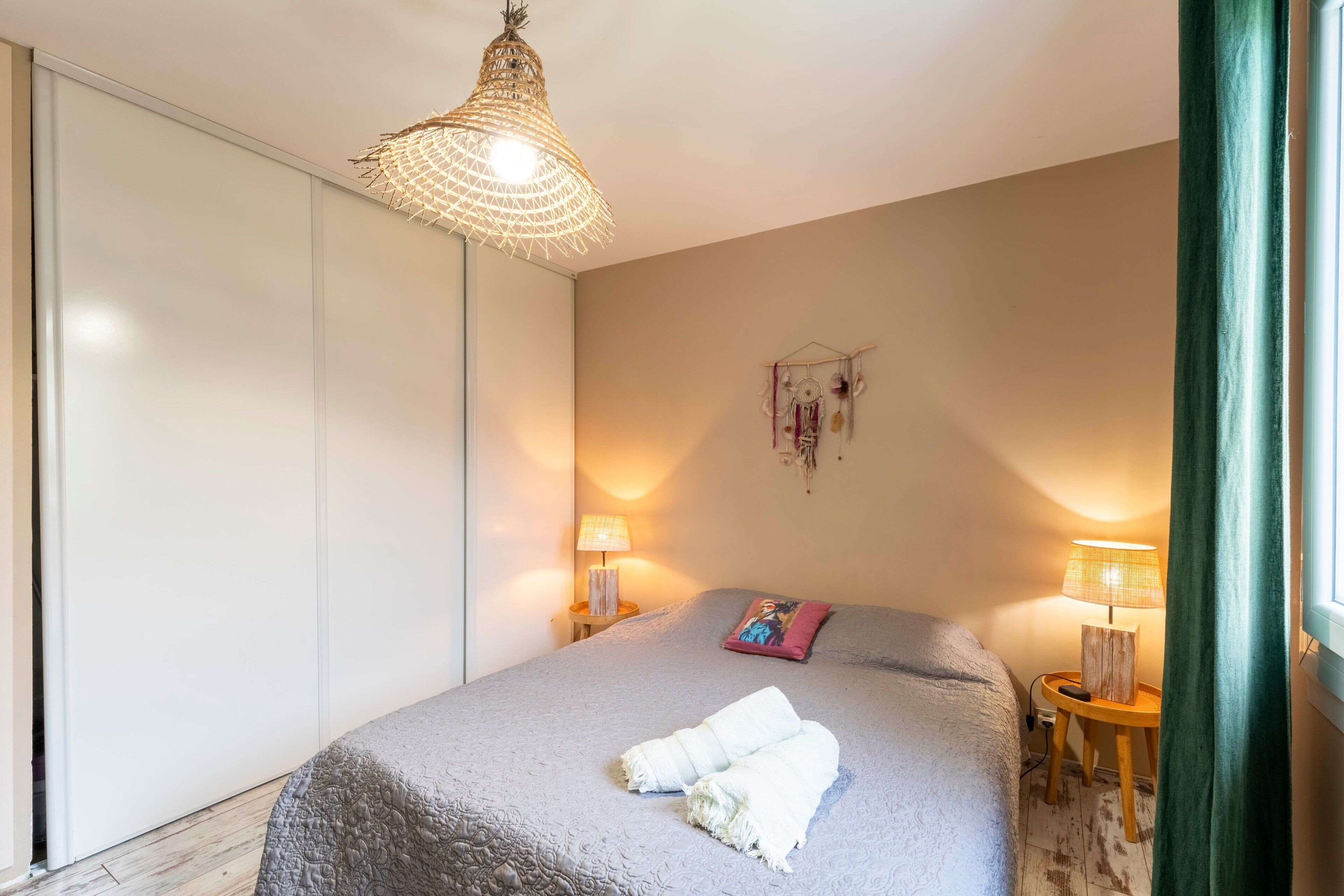 4 slaapkamers, een strijkplank/strijkijzer, gratis wifi, beddengoed