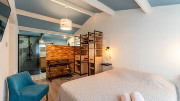 4 Schlafzimmer, BĂŒgeleisen/BĂŒgelbrett, kostenloses WLAN, BettwĂ€sche