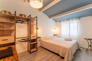4 slaapkamers, een strijkplank/strijkijzer, gratis wifi, beddengoed