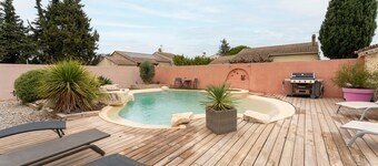 Holiday Home 'Les Dames De Molleges' with Mountain View, Wi-Fi and Air Conditioning