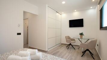 3 chambres, fer et planche à repasser, Wi-Fi gratuit, draps fournis