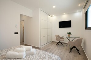3 habitaciones, tabla de planchar con plancha y wifi gratis 