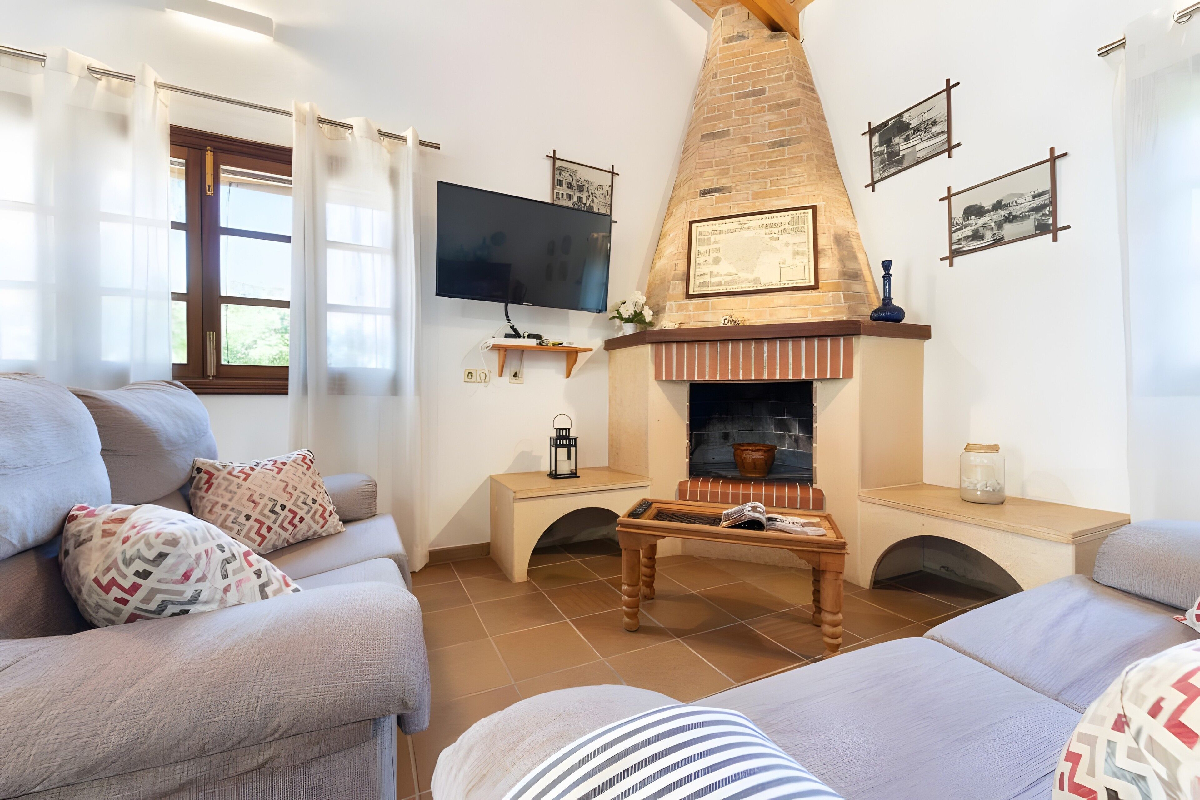 TV, caminetto, lettore DVD