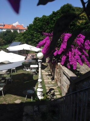 Terrace/patio - Room 'Romeu' with Shared Garden, Wi-Fi and Air Conditioning (Porto)