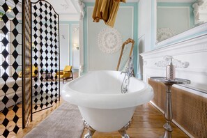 淋浴设施、吹风机、毛巾