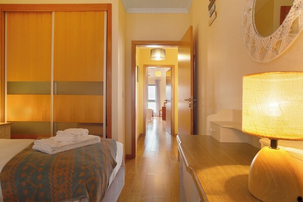 2 chambres, fer et planche Ă repasser, Wi-Fi gratuit, draps fournis