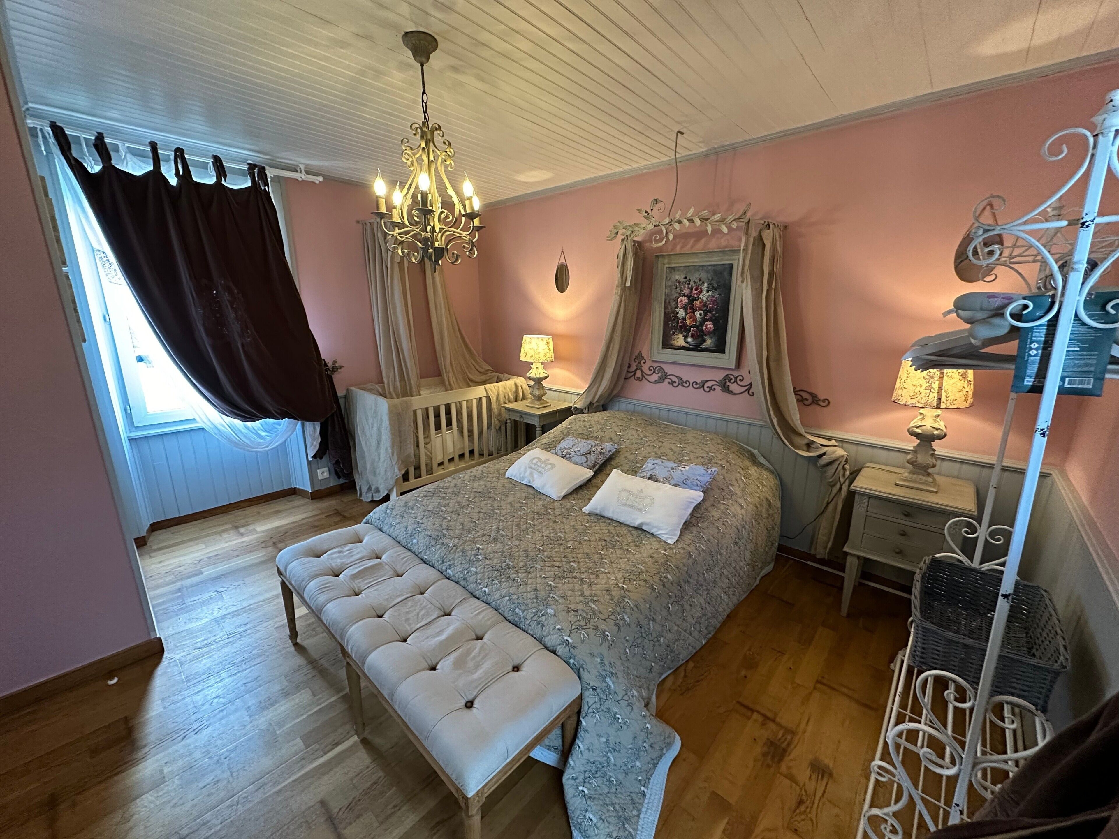 2 quartos, ferros/tábuas de passar roupa, Wi-Fi de cortesia