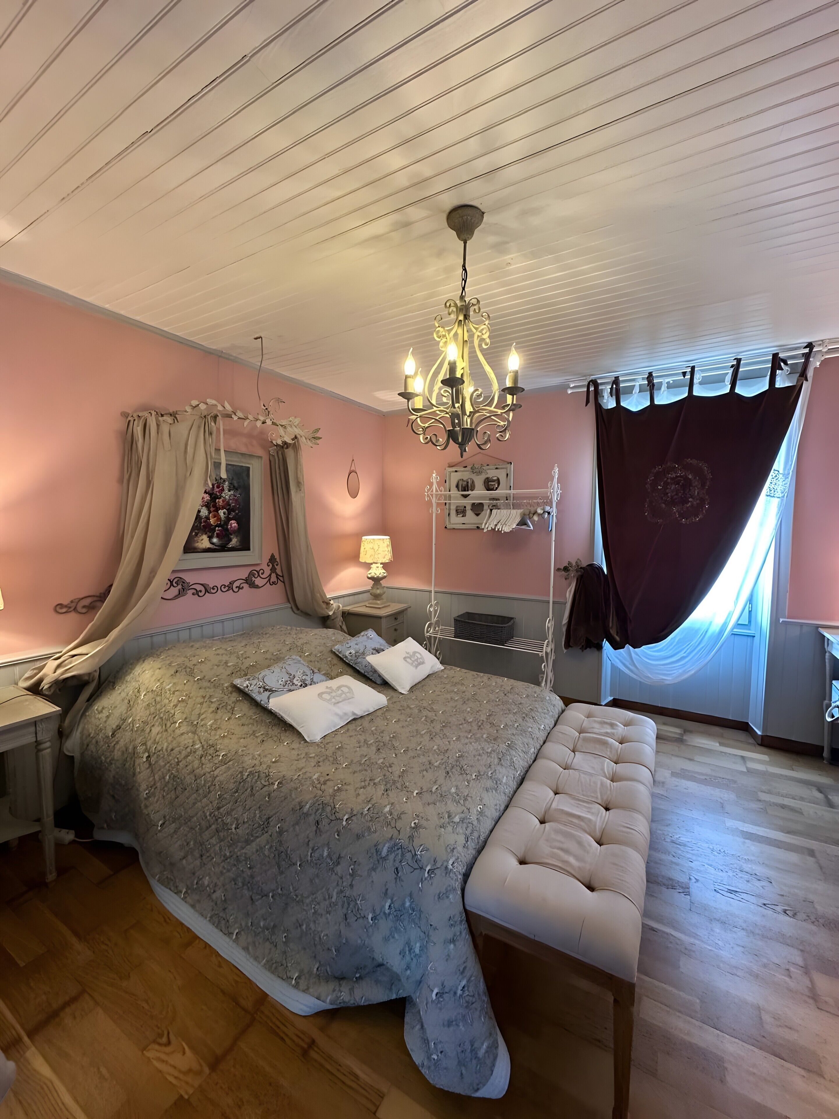 2 bedrooms, iron/ironing board, WiFi (free), bed sheets