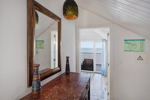 Interior - Room 'Top Floor North Suite' with Sea View, Private Terrace and Wi-Fi (Ferrel)