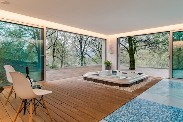 Interior - Room 'Queen 2 - Oak Nature' with Shared Pool, Shared Terrace and Wi-Fi (Vieira do Minho)