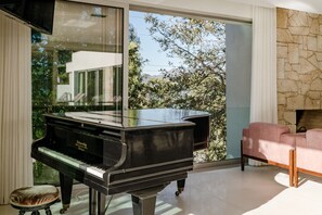 Interior - Room 'Queen 2 - Oak Nature' with Shared Pool, Shared Terrace and Wi-Fi (Vieira do Minho)