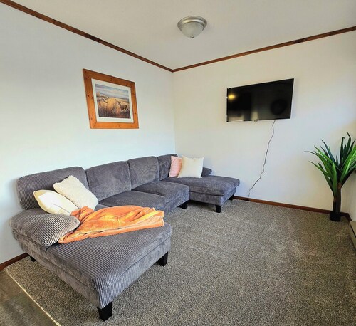 Cozy 1-bedroom apartment in wonderful Britt with WiFi, A/C